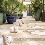 Cours de pilates en plein air et aperitivo sur la terrasse d'un hotel parisien