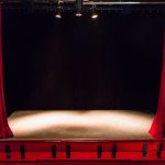 Sorcière, Pirate et Crocodile : Spectacle Envoûtant au Théâtre du Marais à Paris