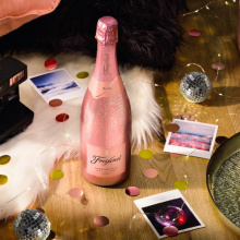 Idées cadeaux de Noël 2022 : Une bonne bouteille de champagne ou de vin pour trinquer