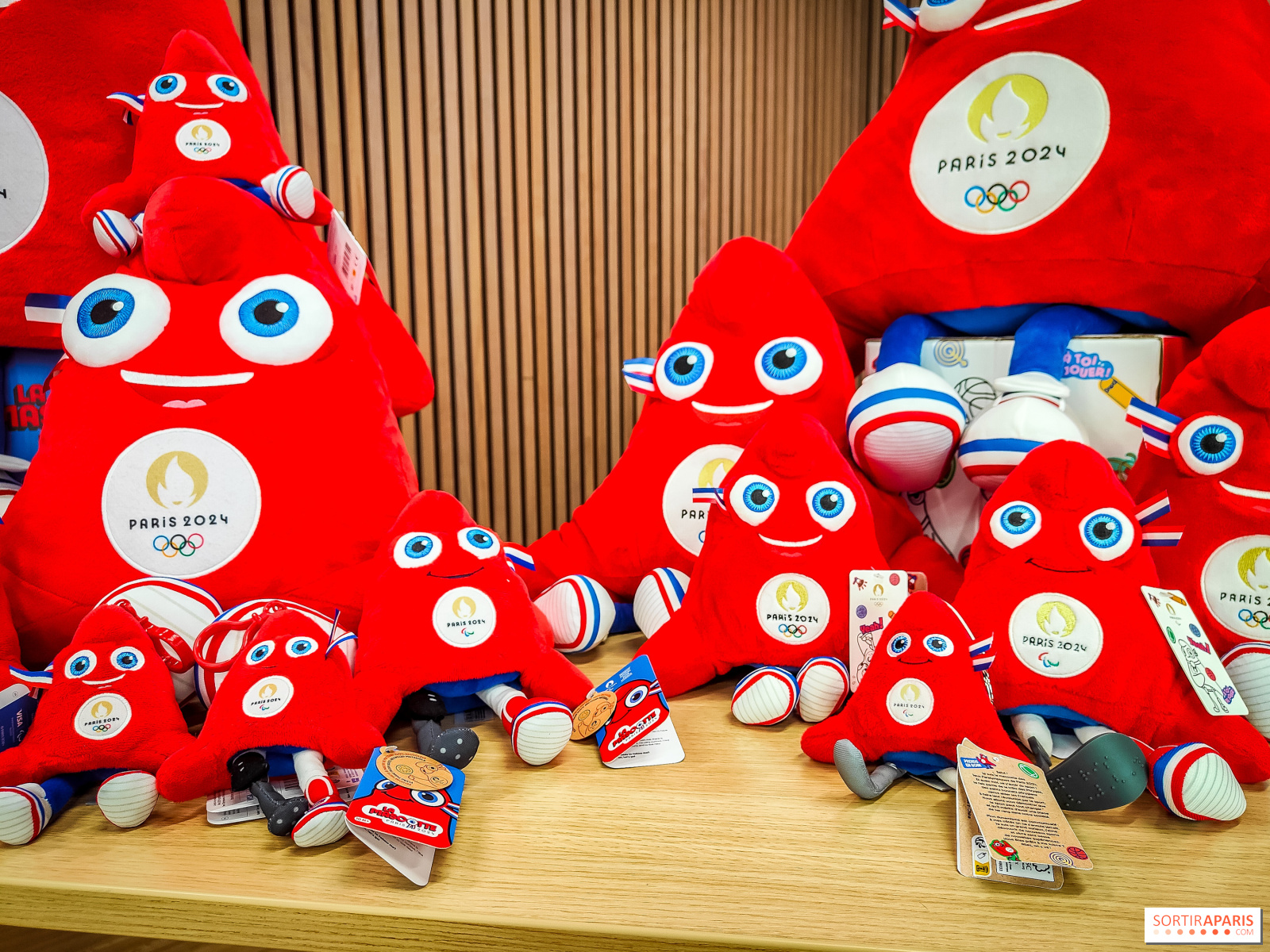 JO de Paris 2024 : découvrez les mascottes de ces Jeux olympiques et  paralympiques 