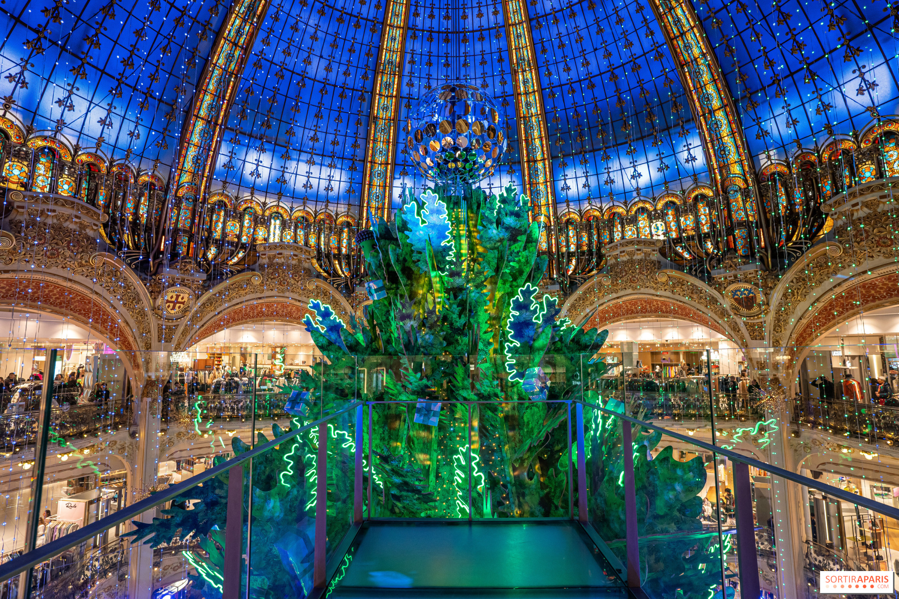 Louis Vuitton designs the holiday windows at Galeries Lafayette -  Luxurylaunches