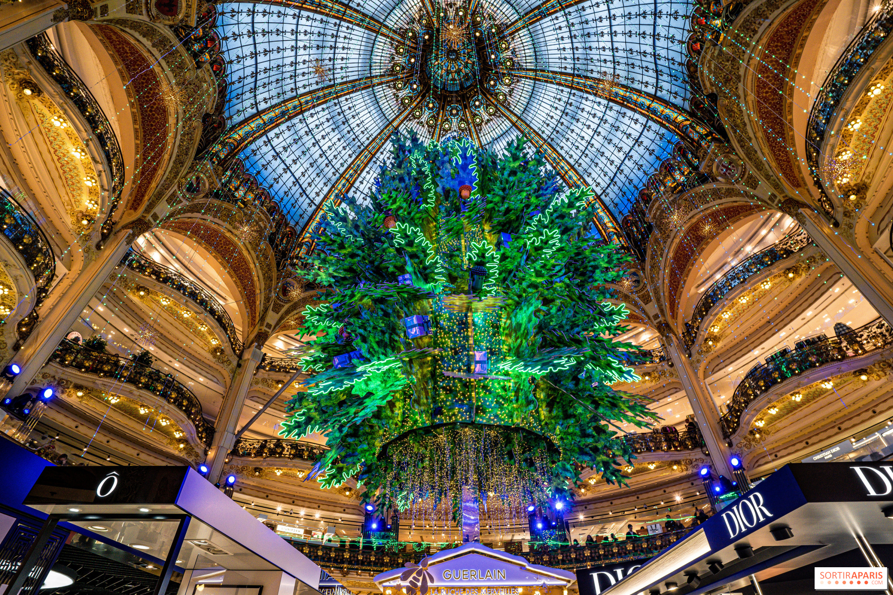 Galeries Lafayette Inaugurates Louis Vuitton Holiday Windows – WWD