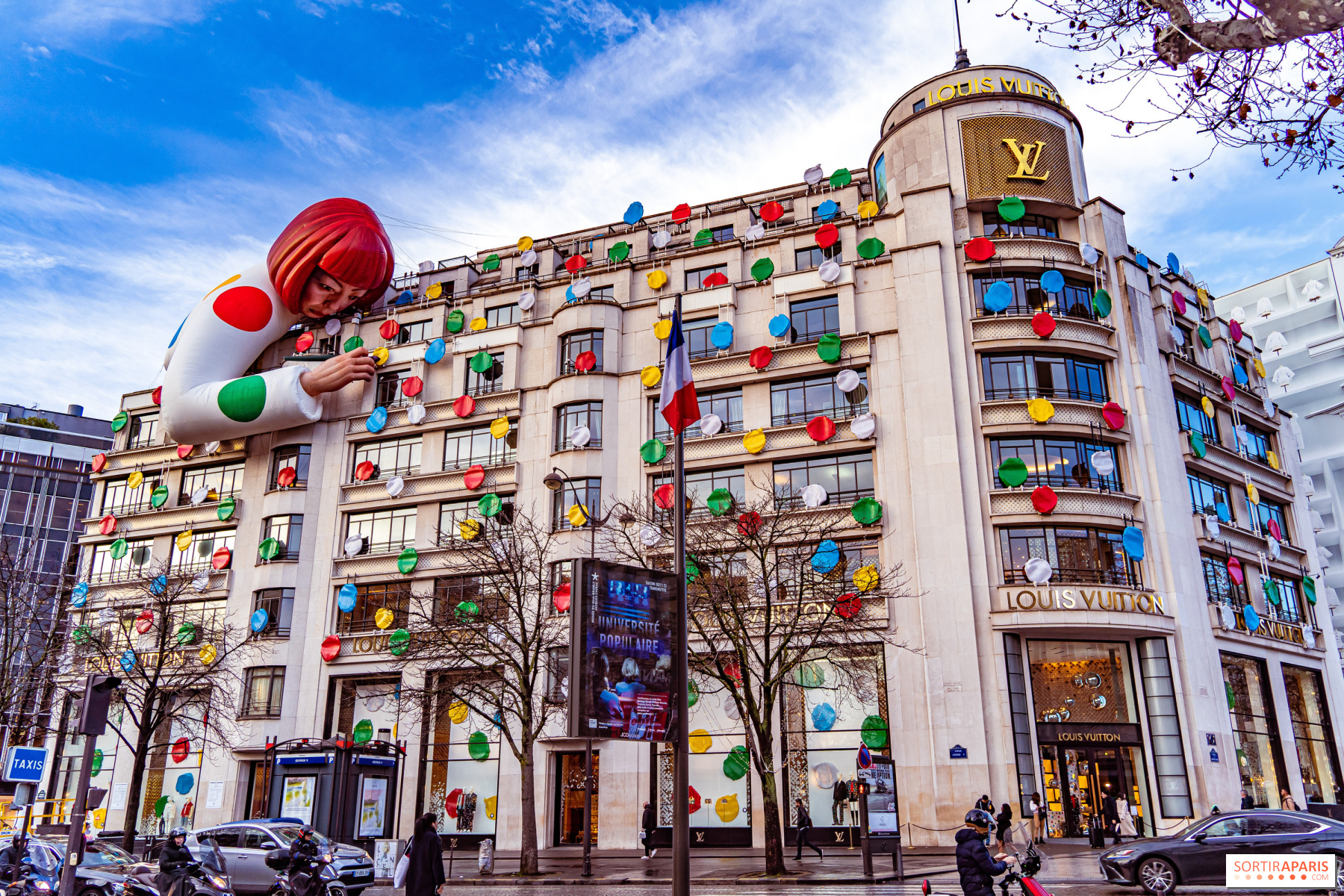 Yayoi Kusama's crazy installations at Louis Vuitton Champs-Elysées and  Vendôme 