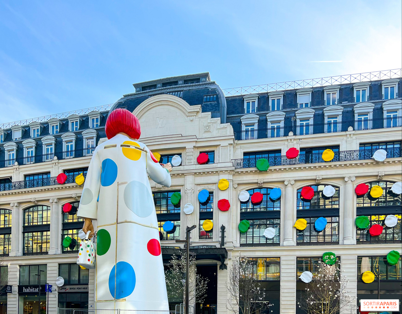 The gigantic Yayoi Kusama in front of the Louis Vuitton headquarters,  facing the Samaritaine 