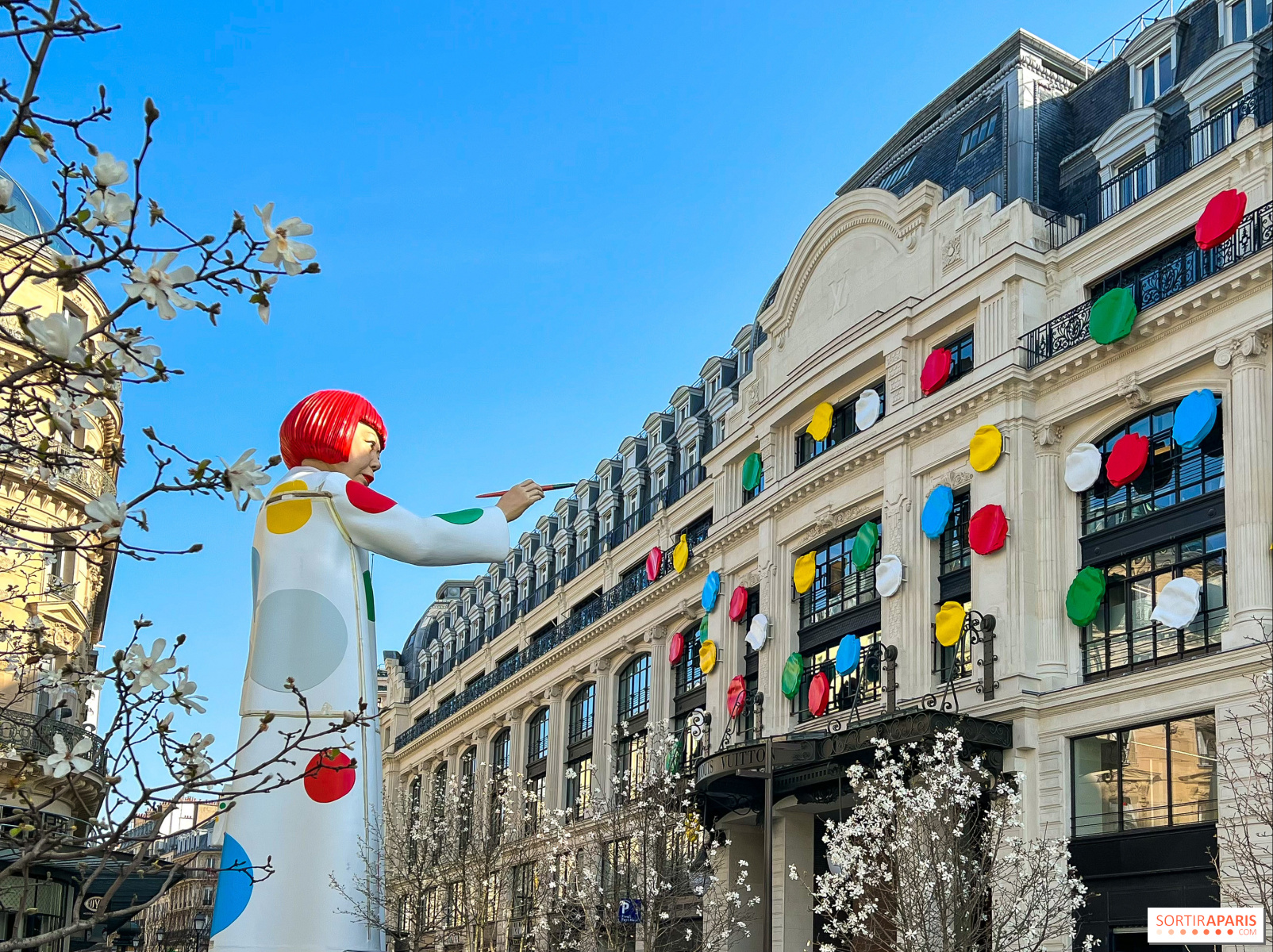 The gigantic Yayoi Kusama in front of the Louis Vuitton headquarters,  facing the Samaritaine 