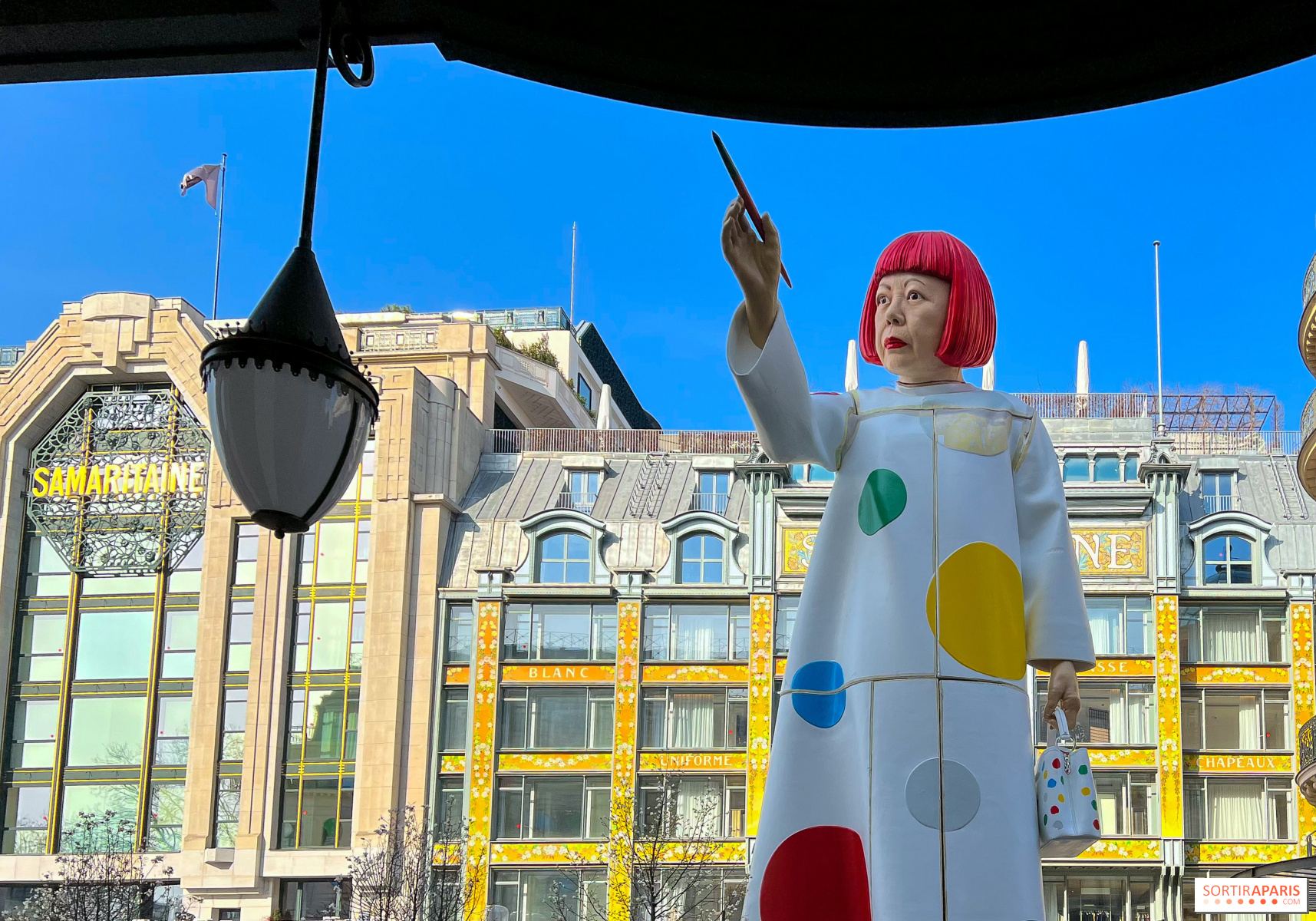 The gigantic Yayoi Kusama in front of the Louis Vuitton headquarters,  facing the Samaritaine 