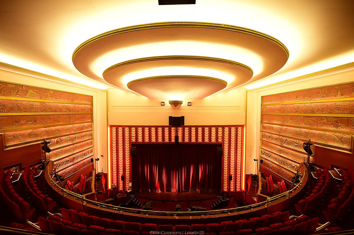 Théâtre libre'de tutu: dans virtüözlük ve kendiyle alay etme arasindaki farki açtiğinda
