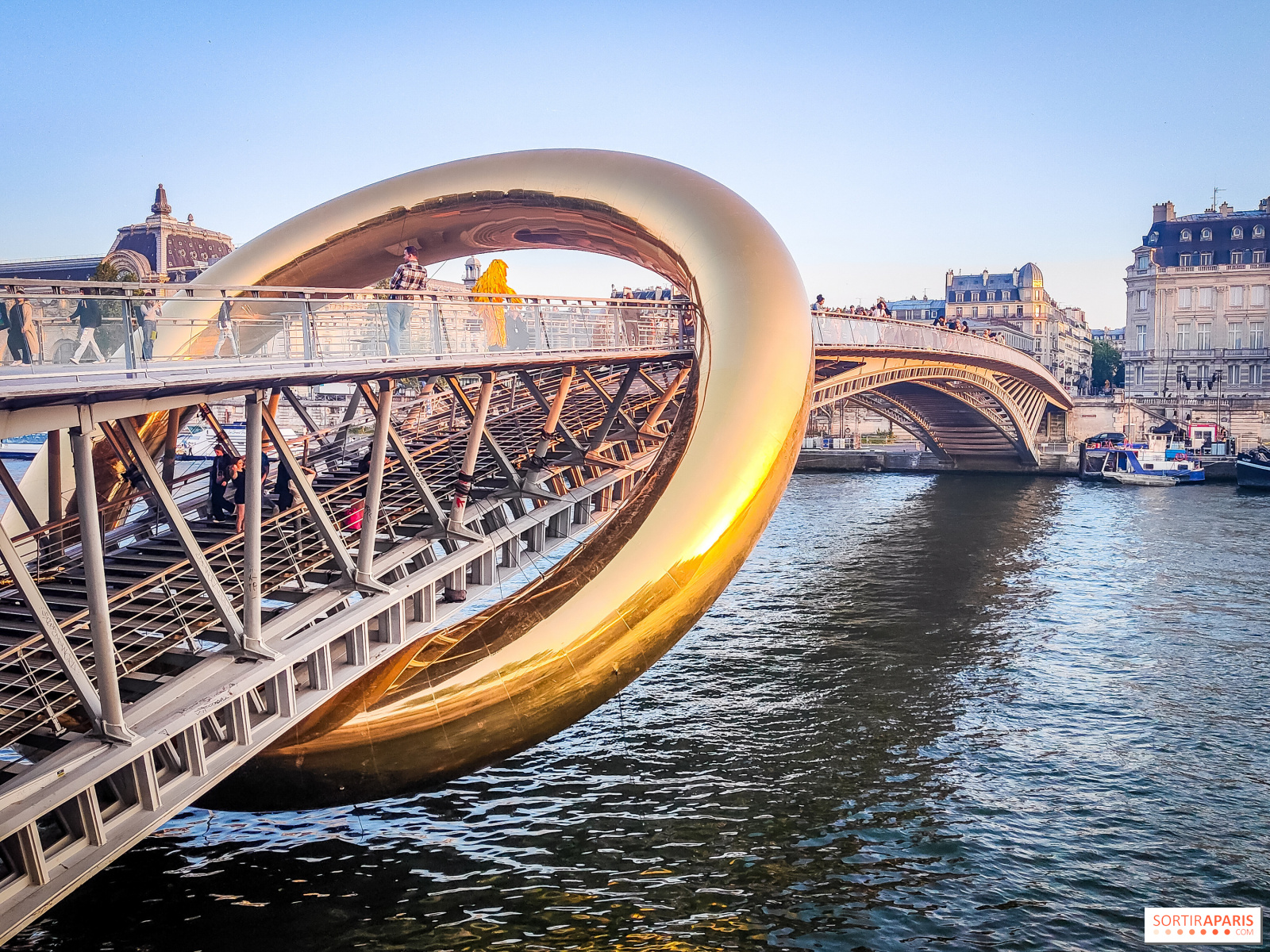 Nuit Blanche 2023: un'installazione indimenticabile sulla passerella di  Léopold Sédar Senghor! 