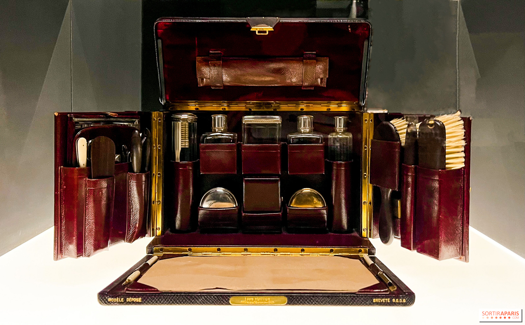 Une exposition à la Maison de famille de Louis Vuitton pour rendre hommage  à son premier métier