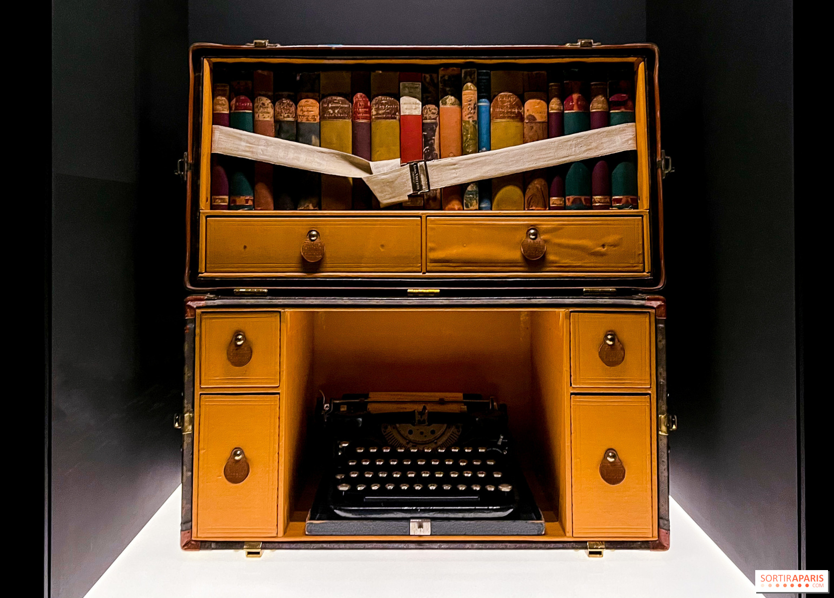 Louis Vuitton on Twitter: The Malle Courrier Exhibition. Delve into  Maison's heritage savoir-faire at the #LouisVuitton Family House in  Asnières with an exhibition inspired by the emblematic Malle Courrier trunk.  Register online