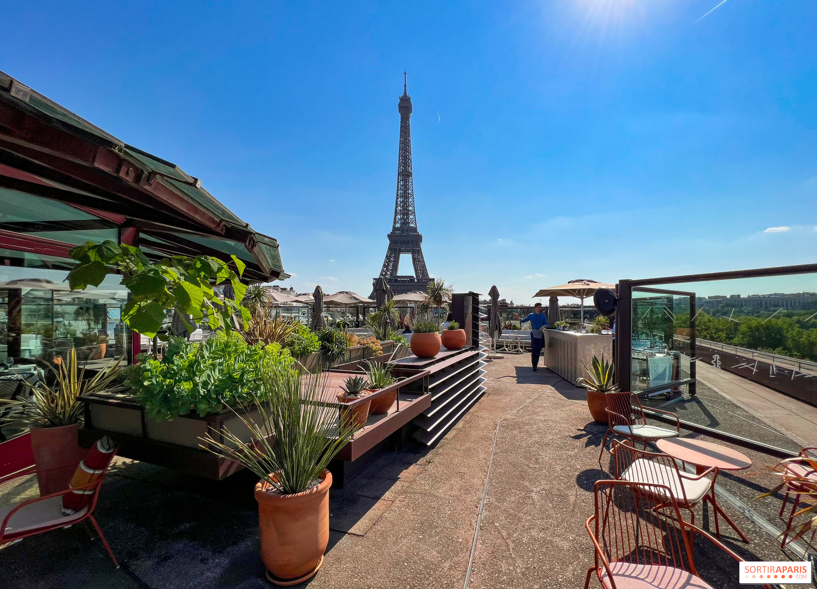 Eiffel Tower Restaurant's New Caviar Bar