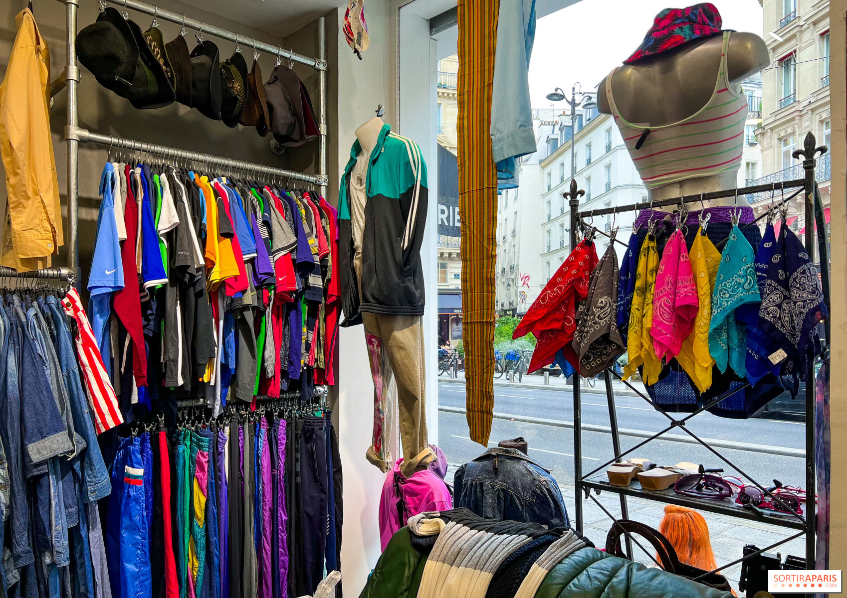 Retro, the coolest thrift shop in Paris' Les Halles district: fashion tips  and events 