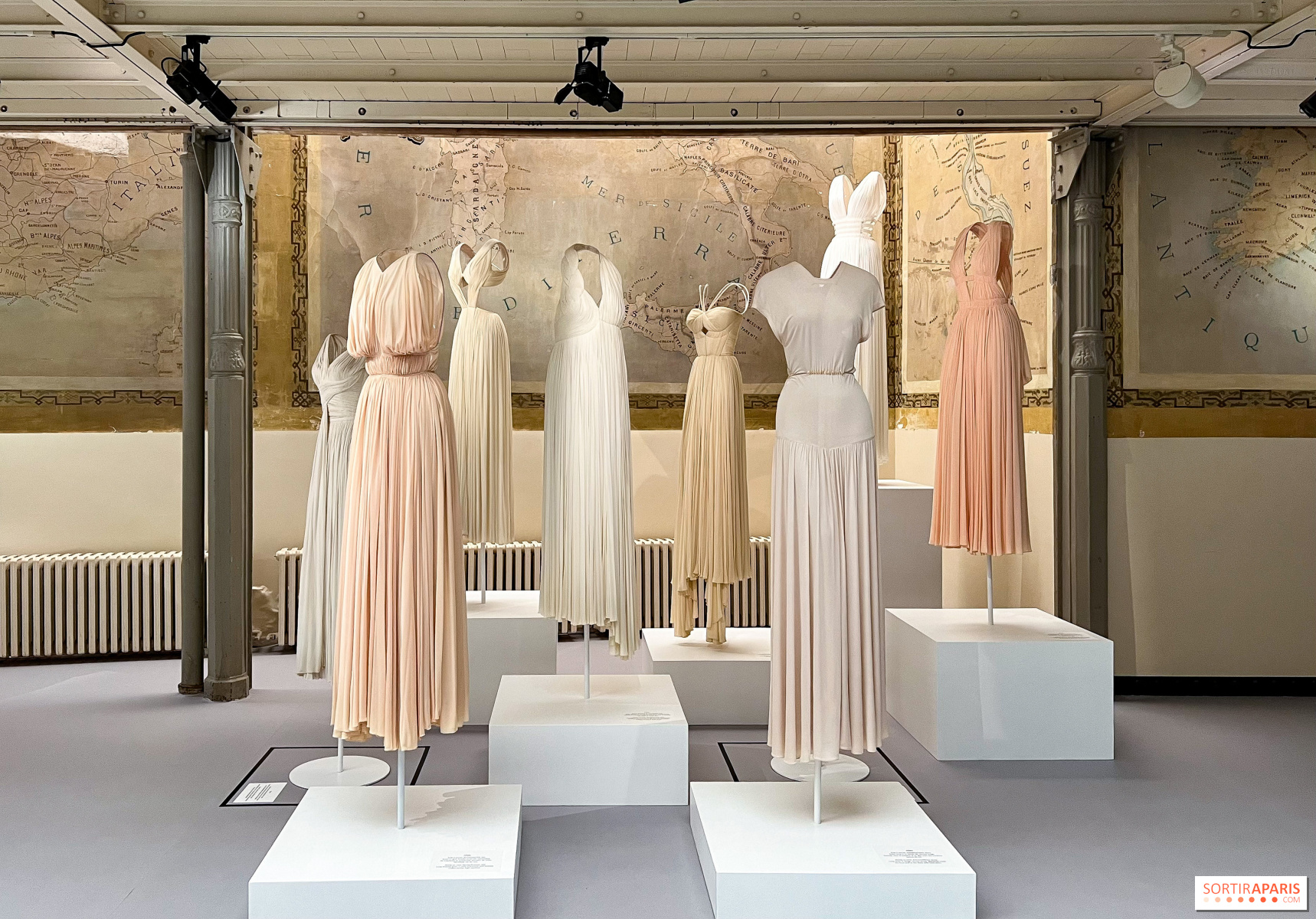Alaïa/Grès beyond fashion, udstilling af skulpturelle kjoler på Alaïa Foundation - Sortiraparis.com