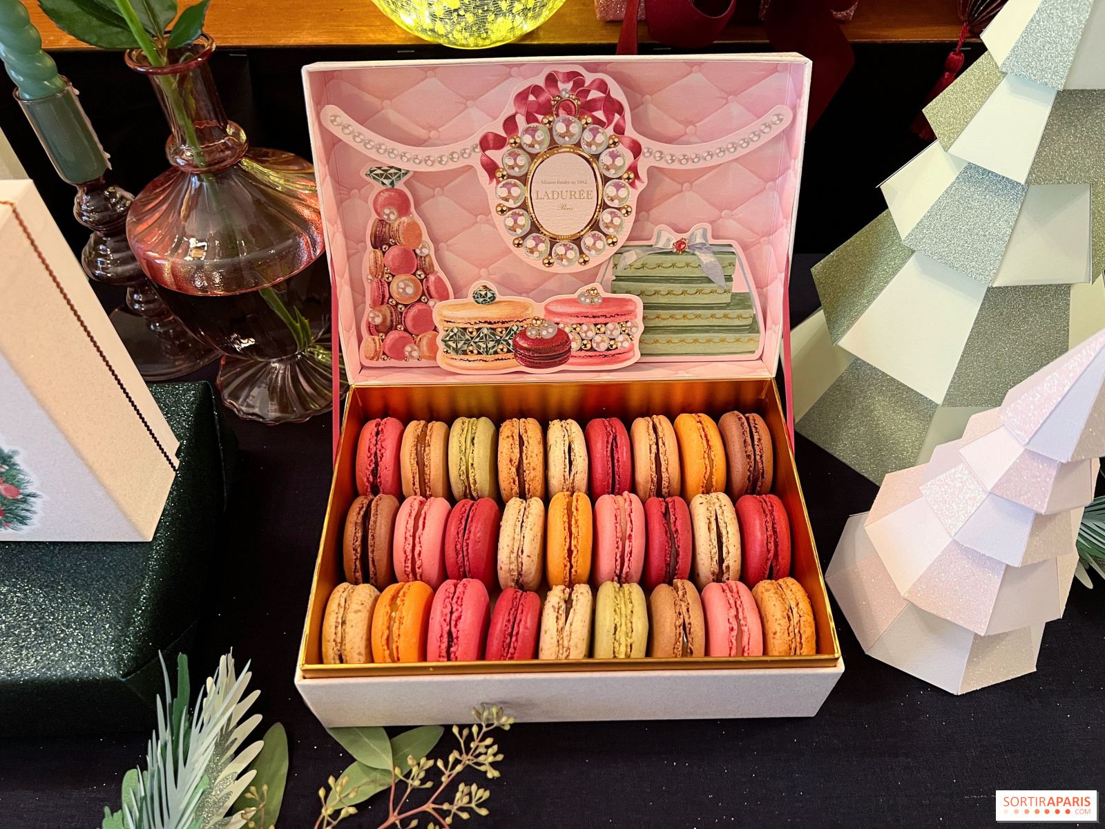 Ladurée's exceptional log, trompe-l'oeil logs and macaroons for Christmas  2023 
