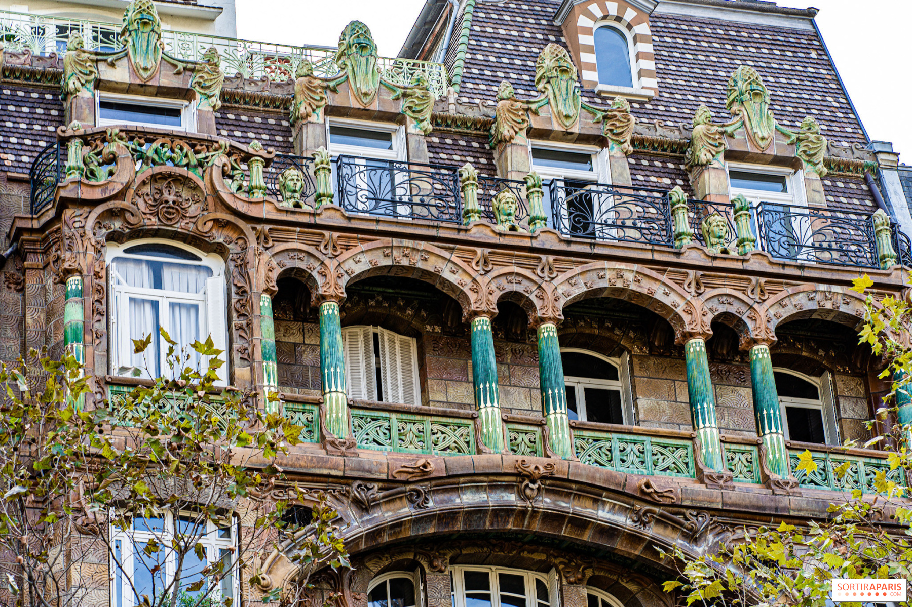 Art Nouveau and Art deco architecture walk in the 16th Paris
