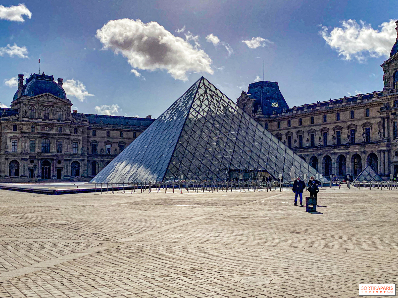 Musée du Louvre: discover the artistic and tourist heart of the capital 