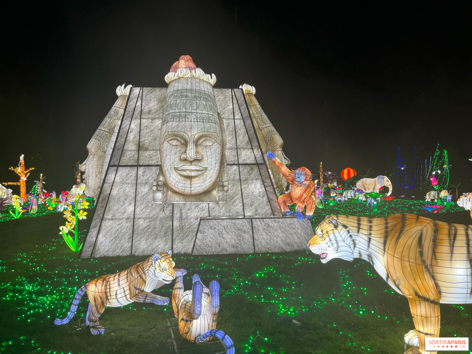 Lumières sauvages, le festival féérique de sculptures géantes du zoo de  Thoiry - GEO
