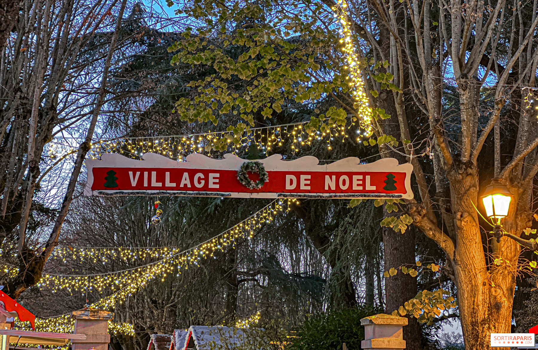 Village de Noël avec Patinoire pour Décoration Intérieure
