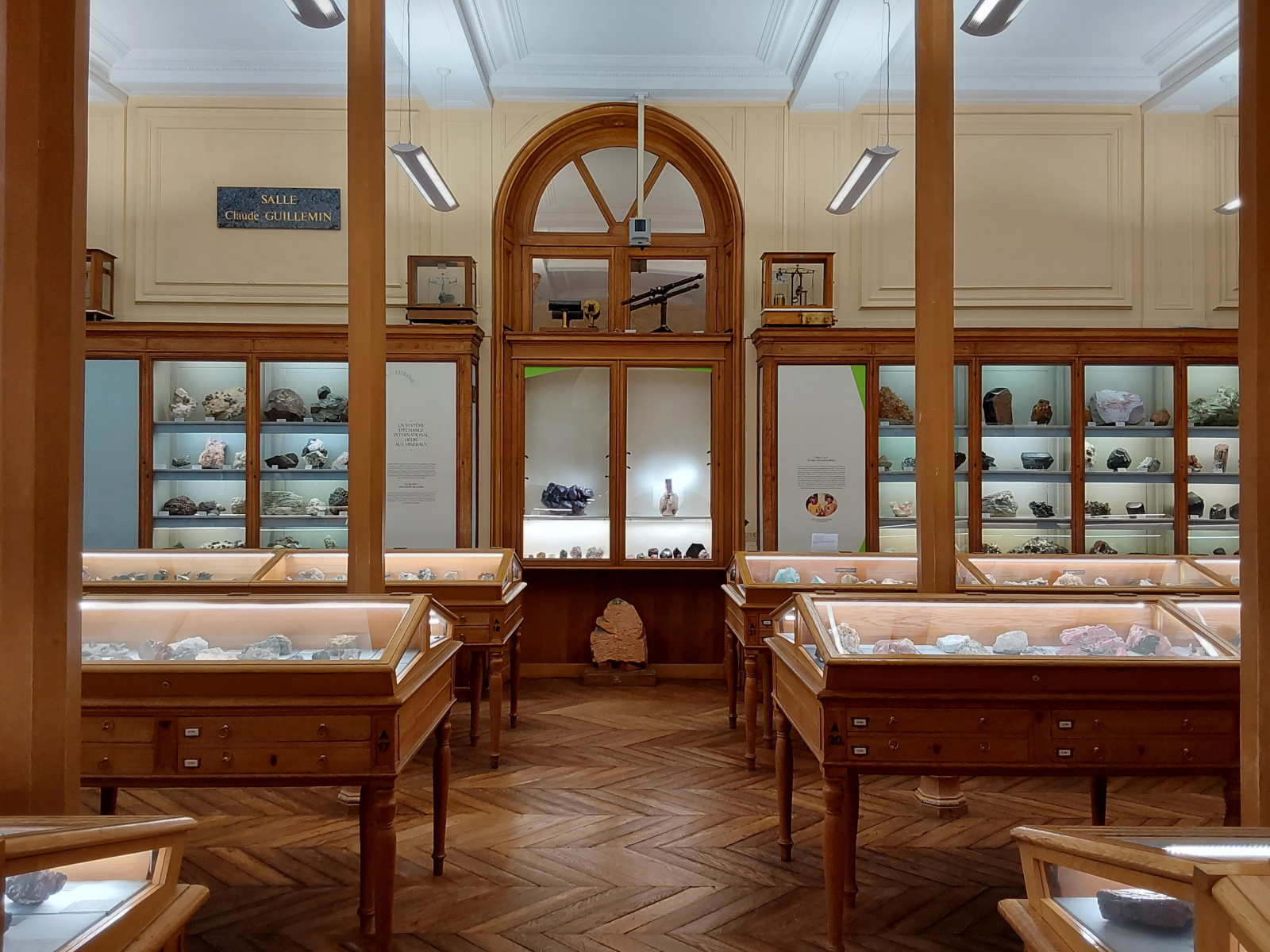 Minéraux, objets de collection mostra al Museo di Mineralogia dell'École  des Mines de Paris 