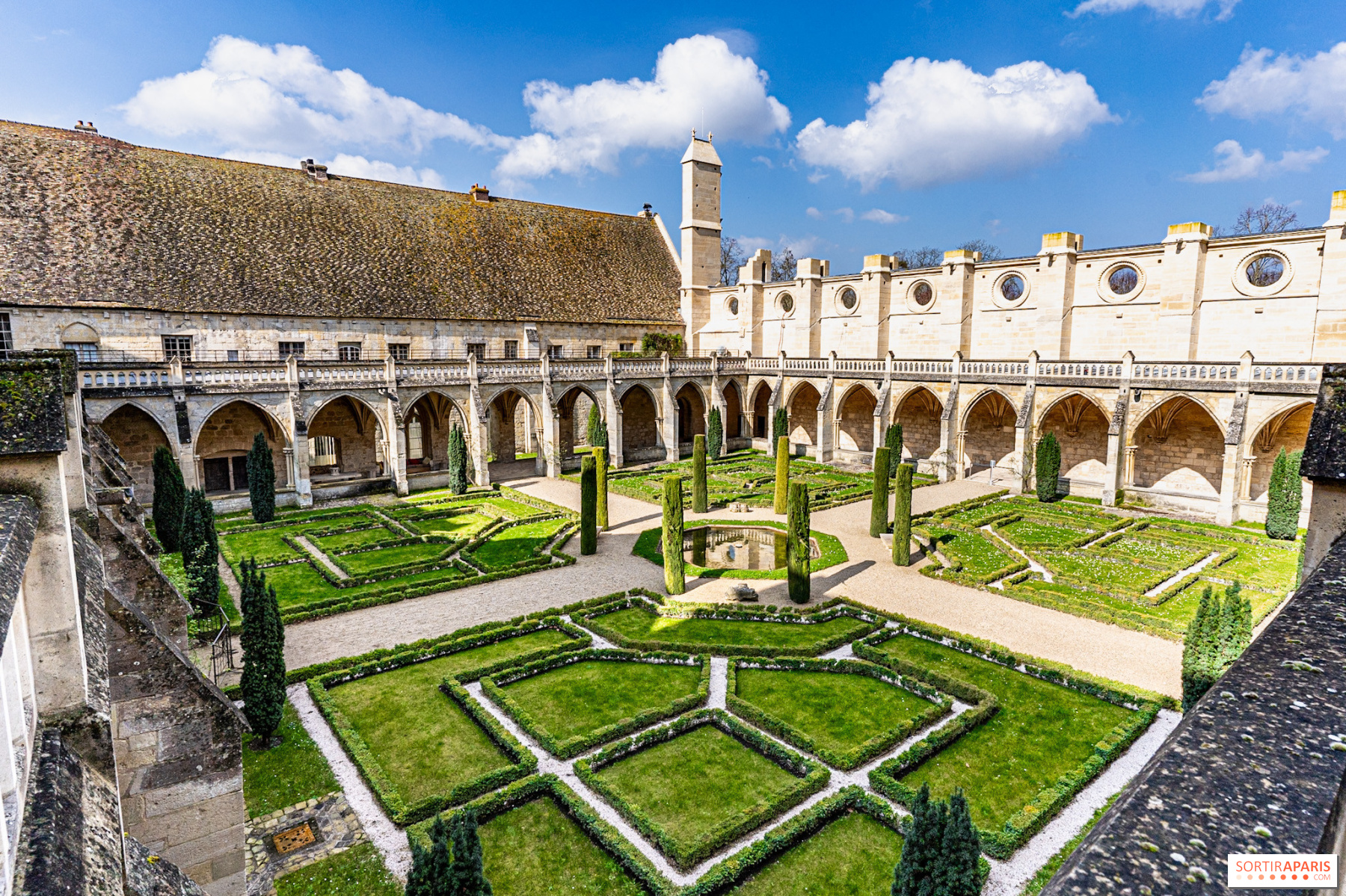 (Re)découvrez l'abbaye de Royaumont, la plus grande abbaye cistercienne d'Ile-de-France
