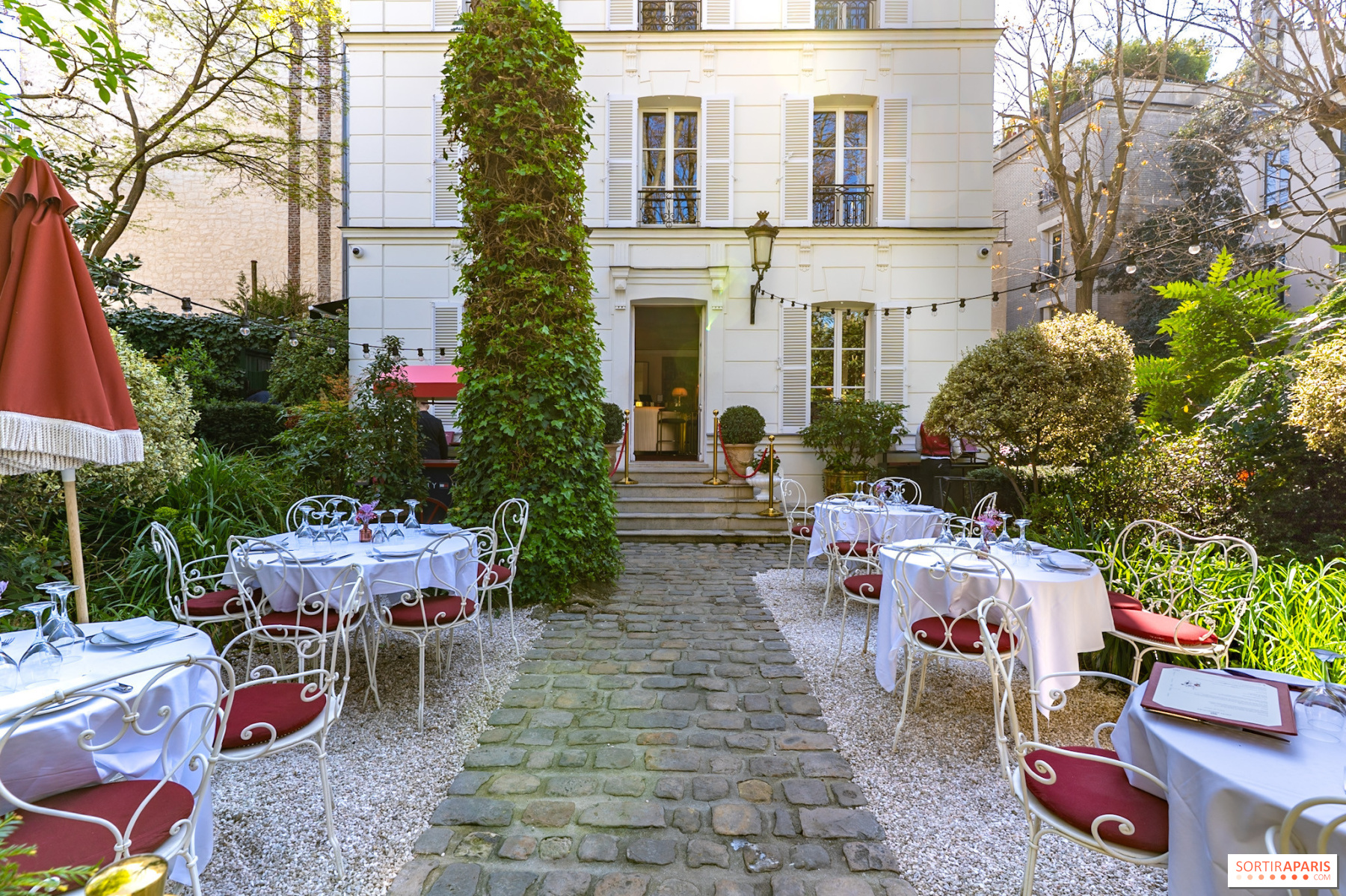 L’Hôtel Particulier Montmartre, le restaurant avec terrasse bucolique confidentielle