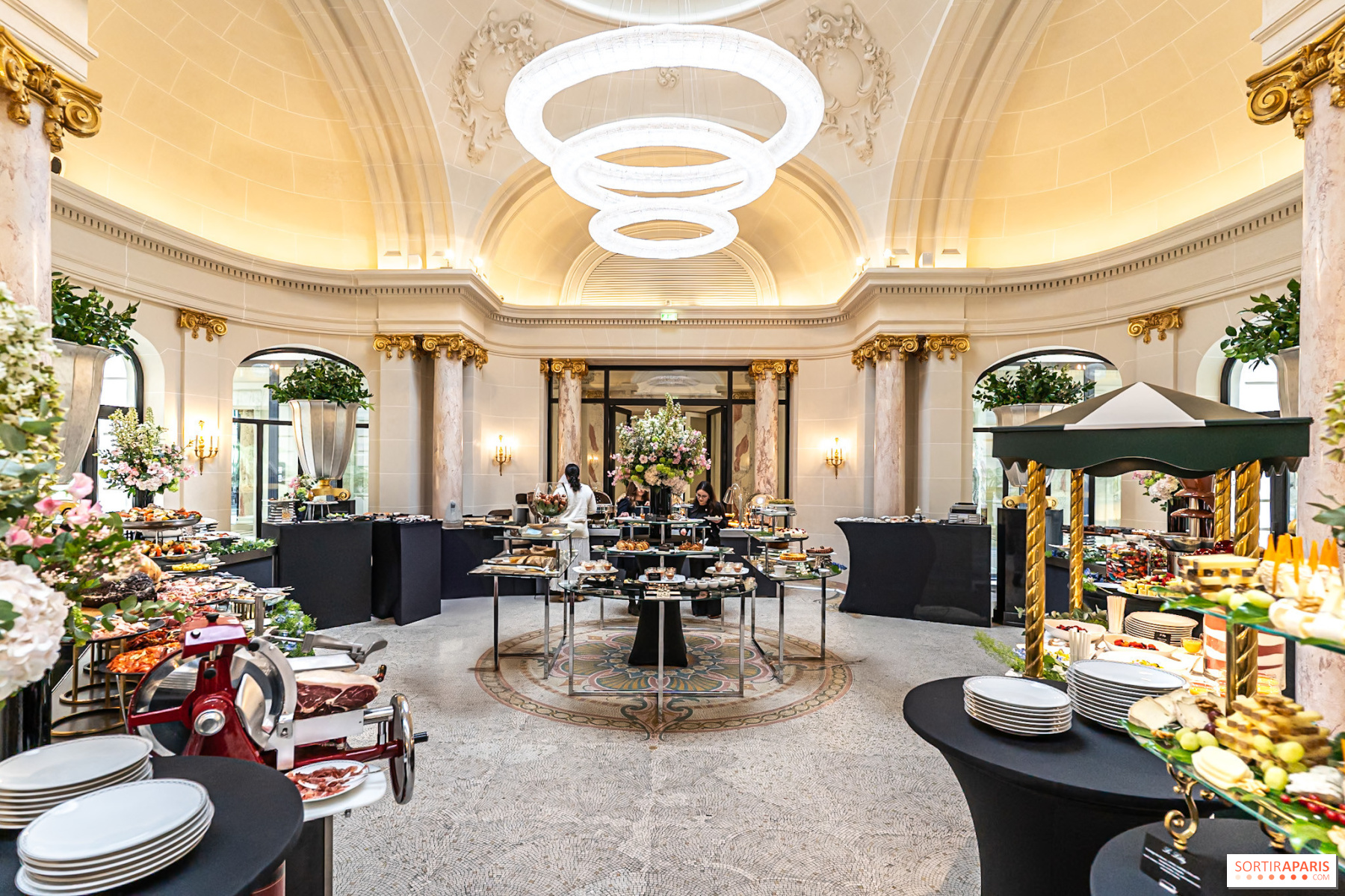 Le brunch à volonté exceptionnel du Peninsula Paris
