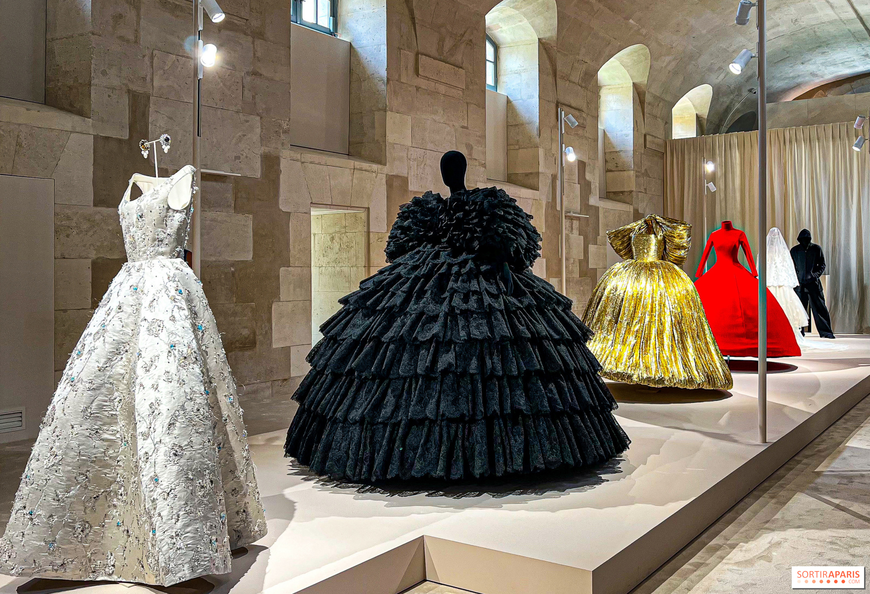 『バレンシアガ by デムナ』展 カタログ BALENCIAGA展@Paris バレンシアガ by デムナ』展 カタログ BALENCIAGA展@Paris