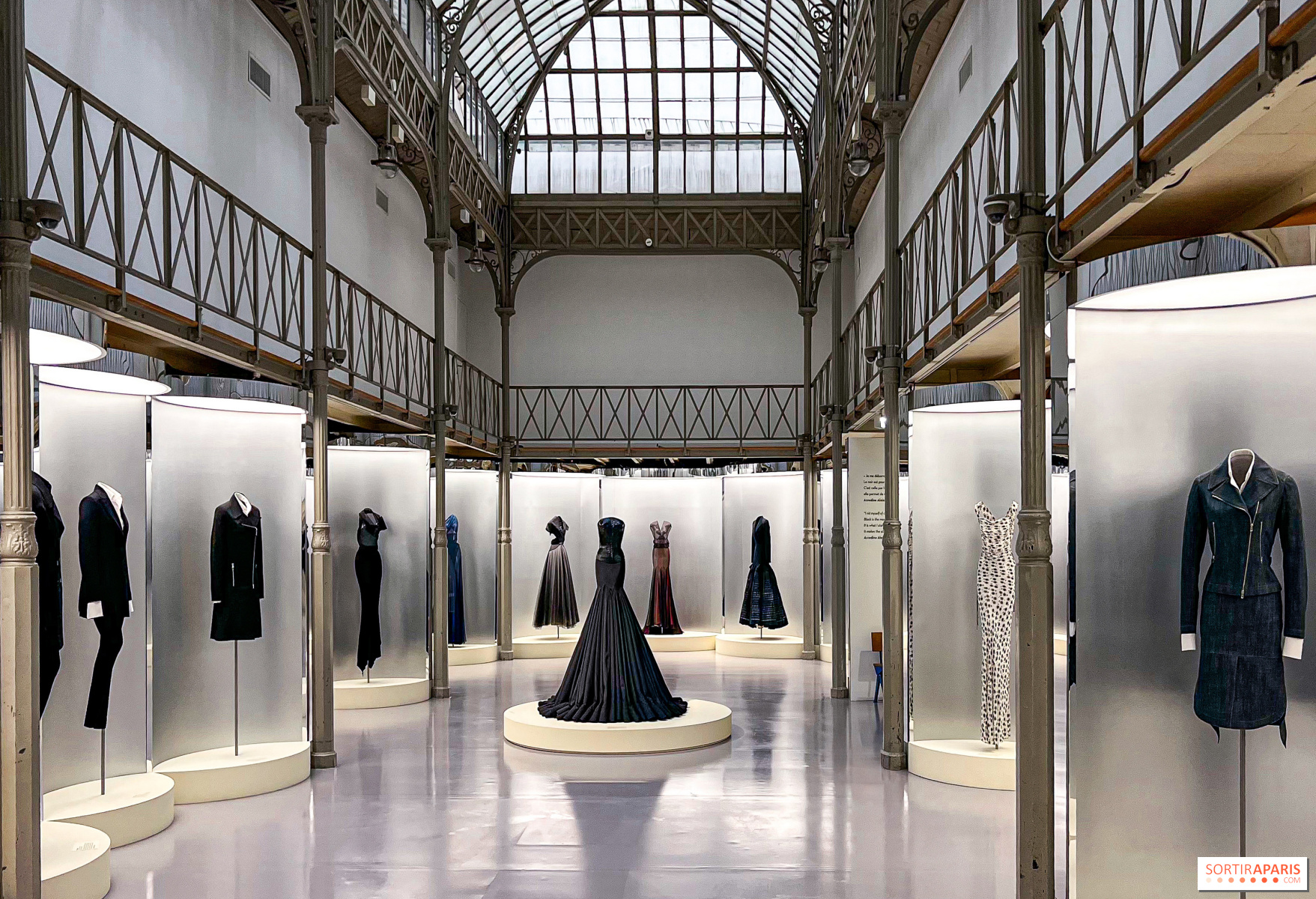 ALAÏA　Azzedine Alaia　アズディン・アライア　作品集 ART FILE 26｜「Alaïa （アライア）」｜連載「世界のアート展