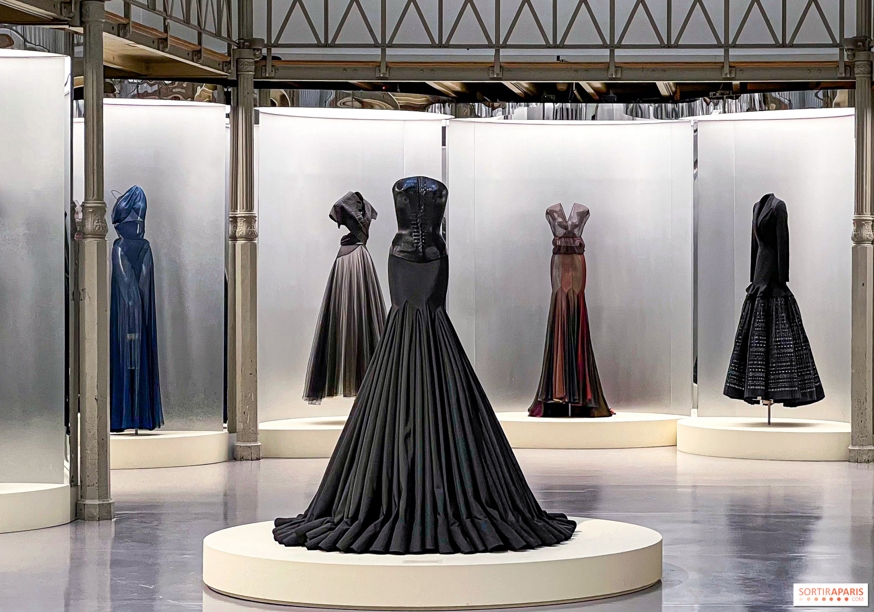 ALAÏA　Azzedine Alaia　アズディン・アライア　作品集 アズディン・アライアデ・サイレンス・スカルプテ：アズディン