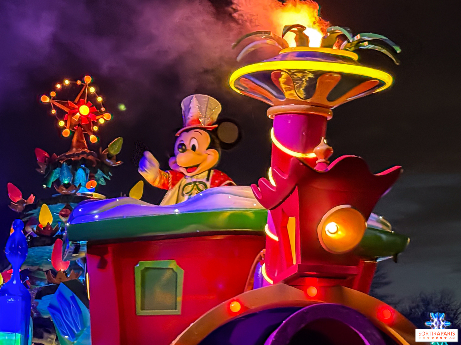 4/12まで【レア？】ディズニーランド・パリ 光るオーナメントクリスマスティンク 2026年のクリスマス、パリディズニーランドで開催！ ディズニーの魔法