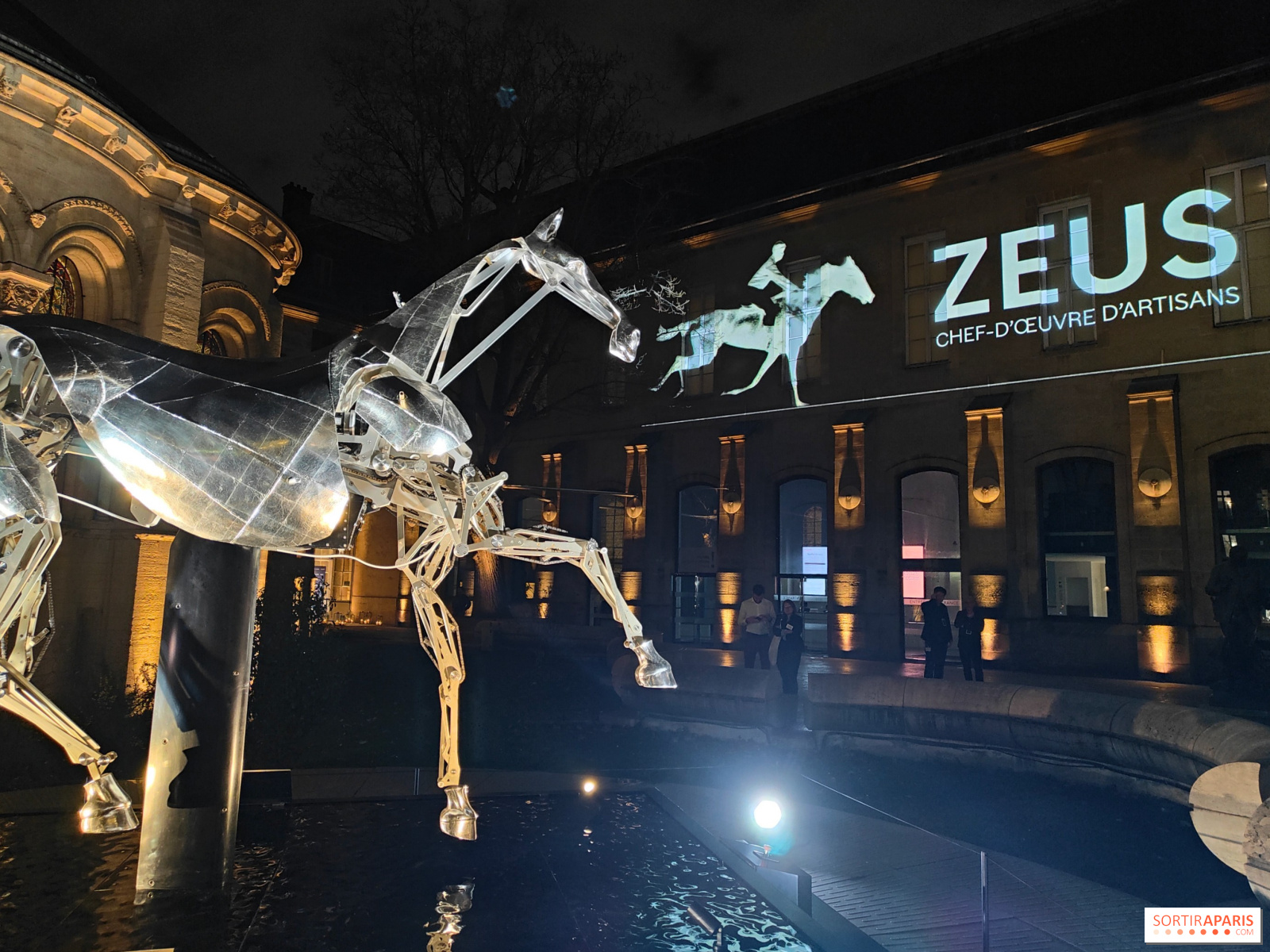 ZEUS、パリの Arts et Métiers 博物館で無料公開中の五輪の金属馬