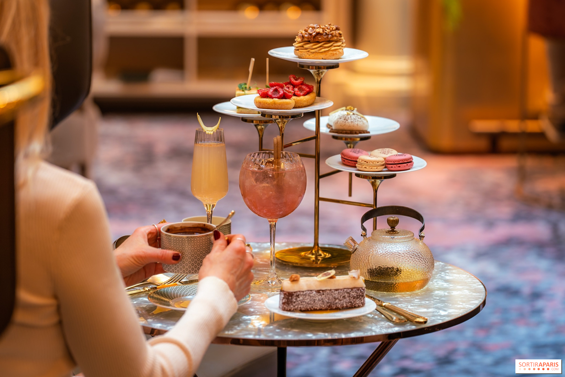 On a testé le Tea Time Emily à l'Hôtel du Louvre à Paris, on vous dit tout