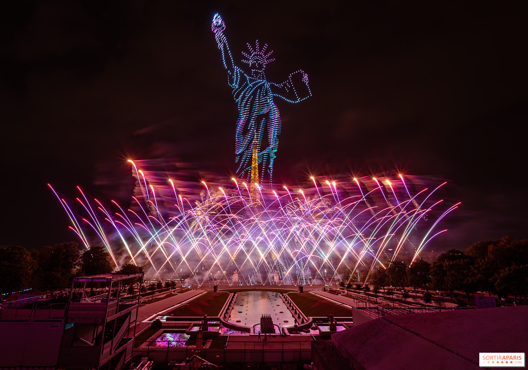 Feu d'artifice de Paris 2026 sur la Tour Eiffel, nos photos et vidéo