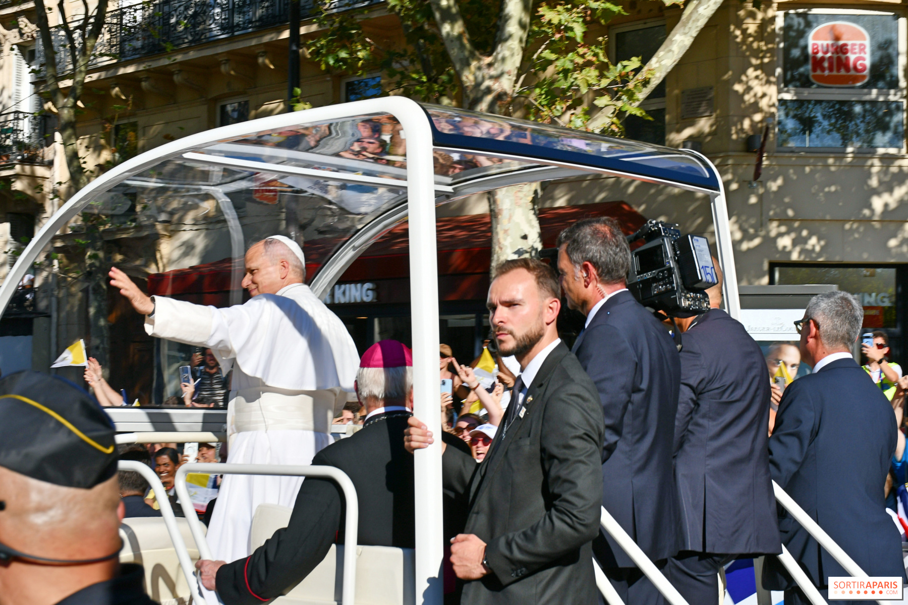 Visite du Pape Léon XIV à Paris : la déambulation en Papamobile en images