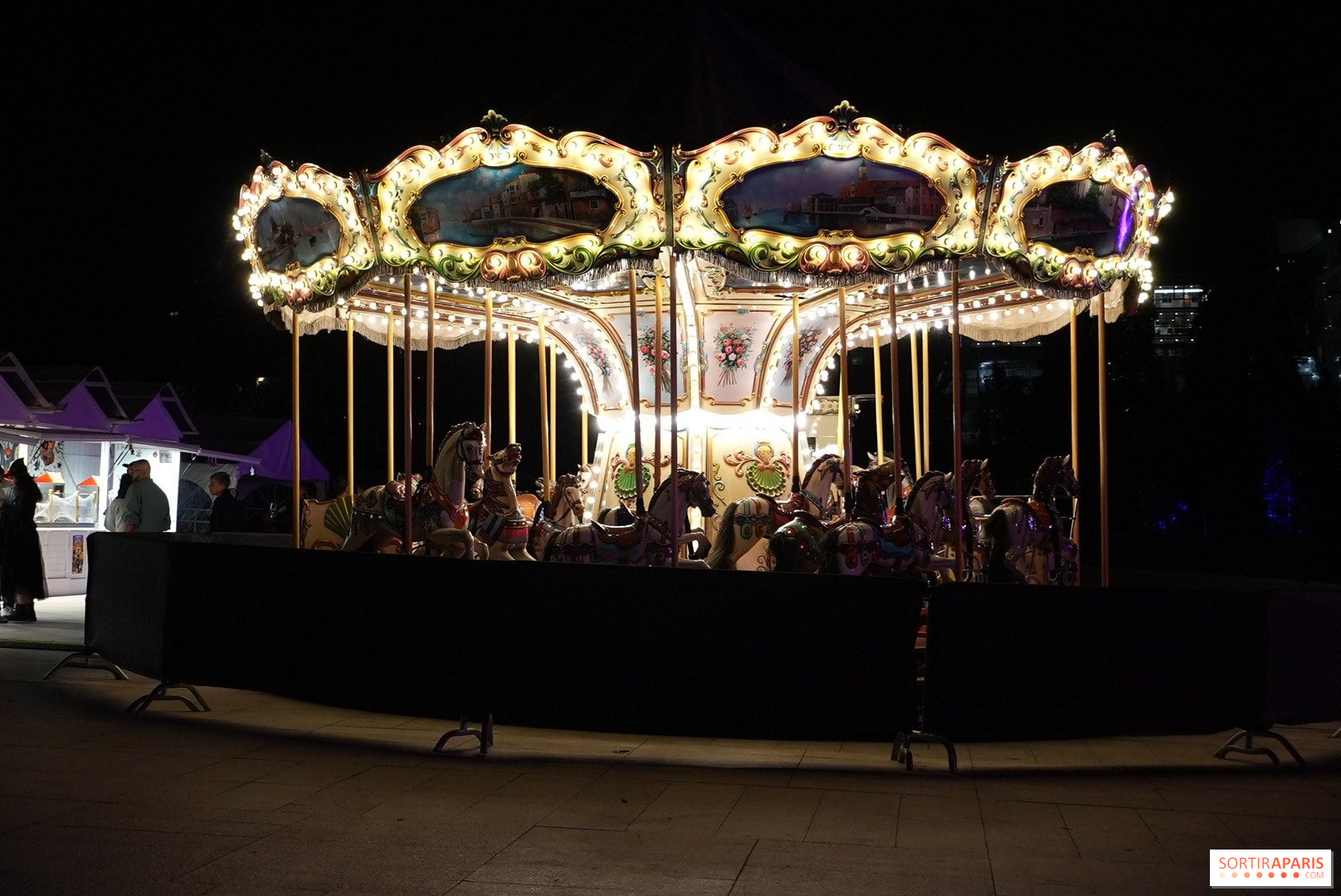 Le carrousel illuminé du Parc de l’Étrange 2026 Le carrousel illuminé du Parc de l’Étrange 2026