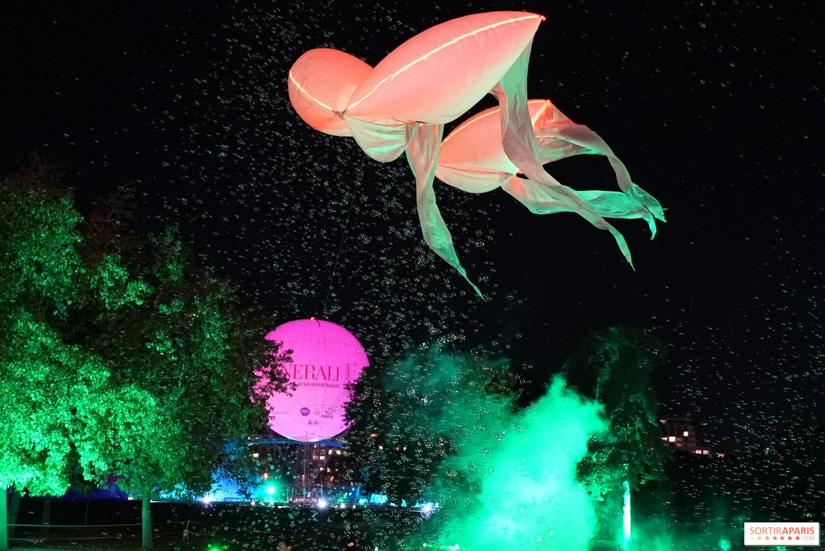 Les créatures lumineuses du final du Parc de l’Étrange 2026 Les créatures lumineuses du final du Parc de l’Étrange 2026