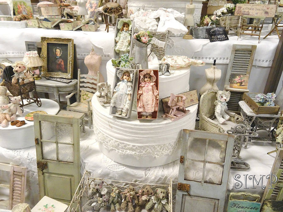 Vitrine miniature, décor miniature pour poupée et collection. -  France