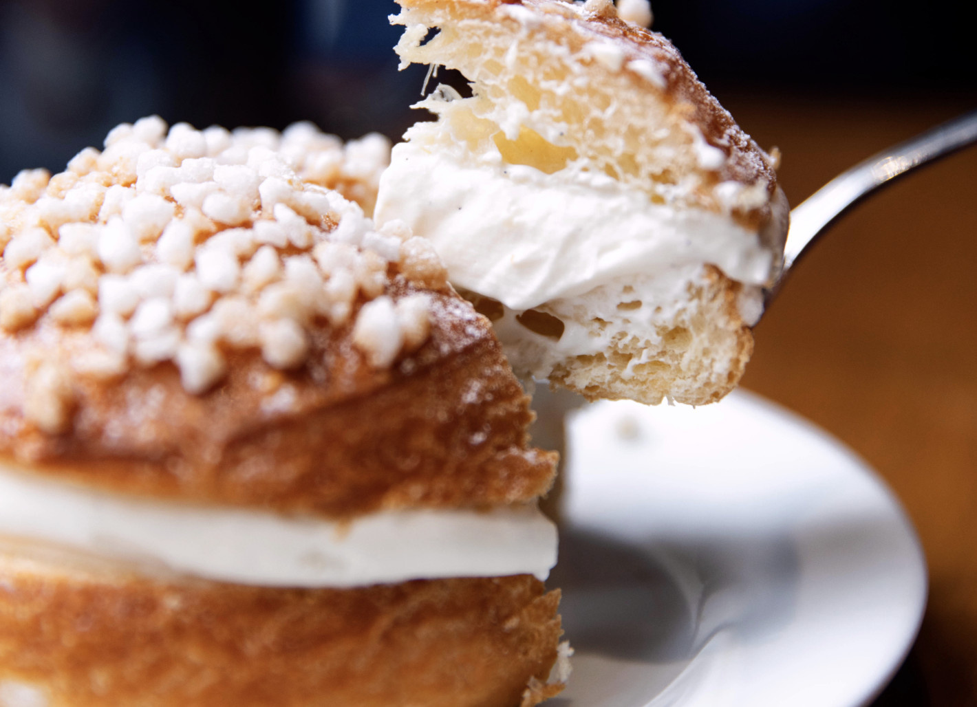 Bon plan : distribution de tropéziennes gratuites dans une pâtisserie-coffee-shop à Paris