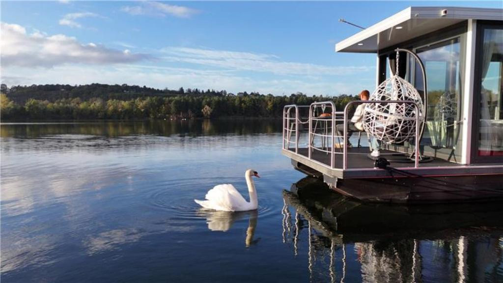 Des Suites flottantes s'installent à Vaires-Torcy cet été 2026 : dormir sur l'eau près de Paris ?