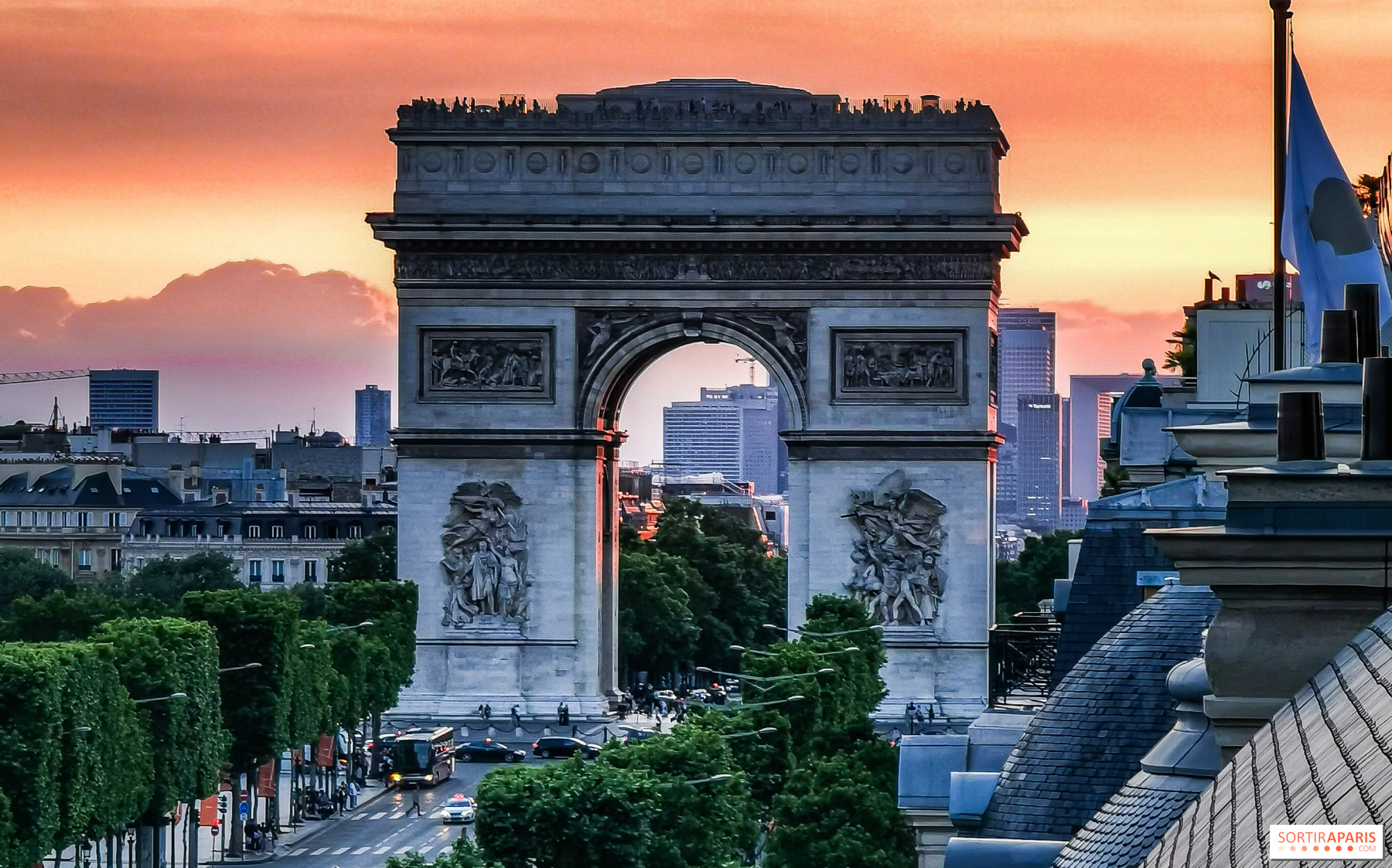 The Ghost Shops of the Champs Elysées