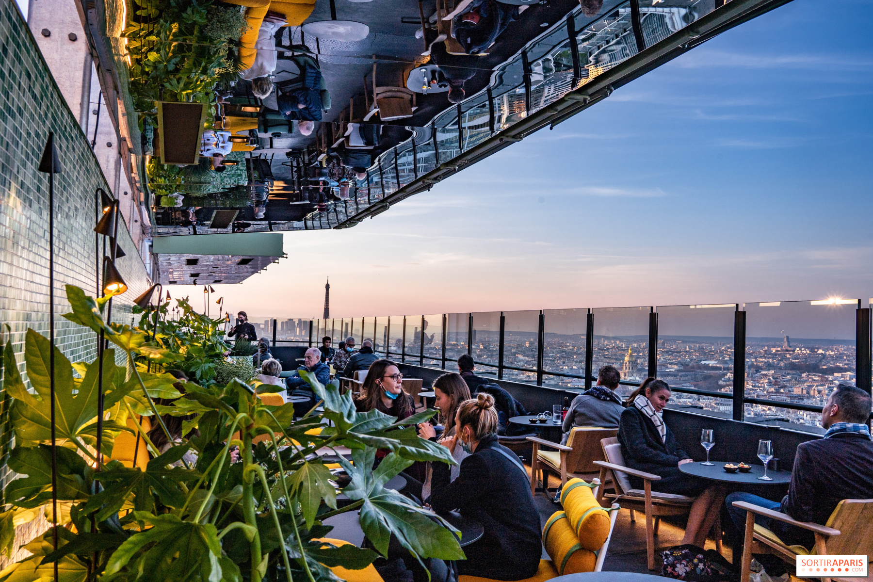 La azotea del Skybar, el bar al aire libre más alto de París ...