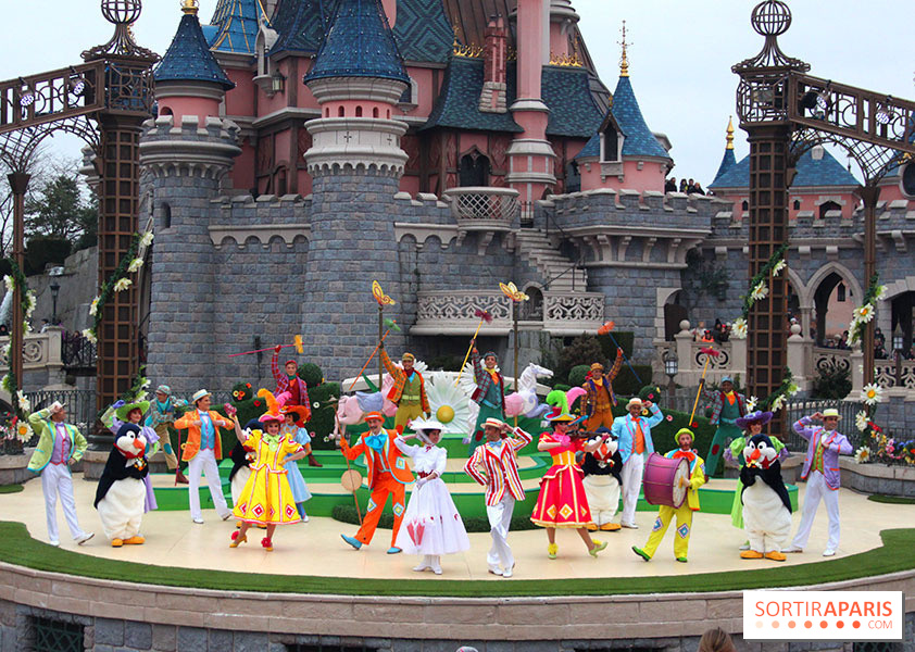 Un nouveau livre pour célébrer 100 ans de Disney à Disneyland Paris ! •  DisneylandParis News