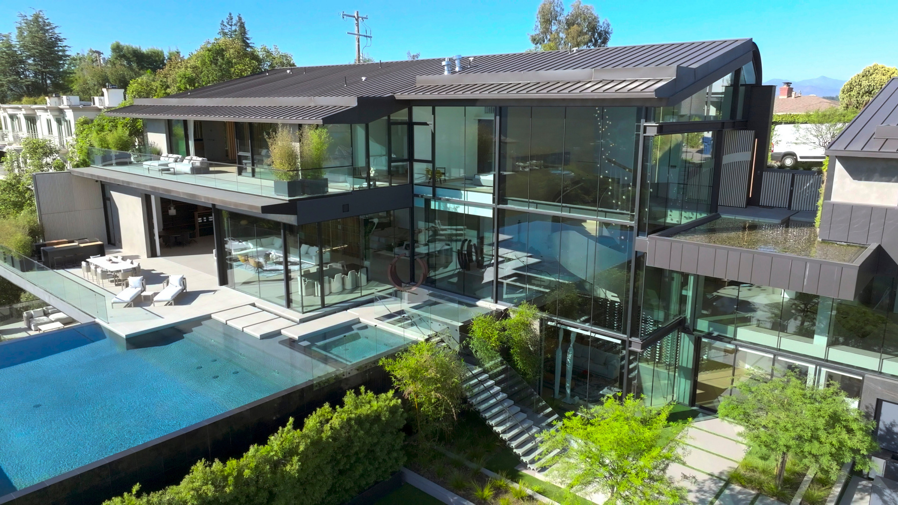 buying-beverly-hills-season-2-a-dive-into-the-world-of-luxury-real