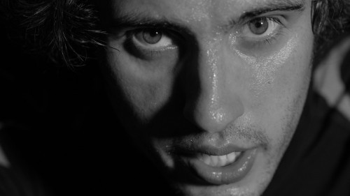 Forcenés : un acteur-cycliste en scène au Théâtre de la Concorde