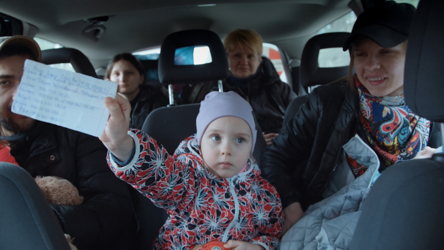 „In The Rearview” w Cannes 2023: ukraińscy zesłańcy uciekają w polskiej furgonetce
