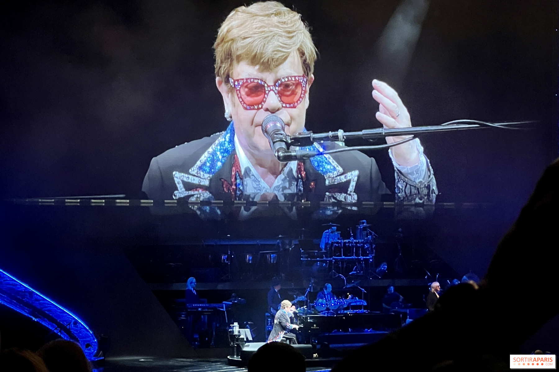 Elton John in Paris, review of the "Farewell Yellow Brick Road