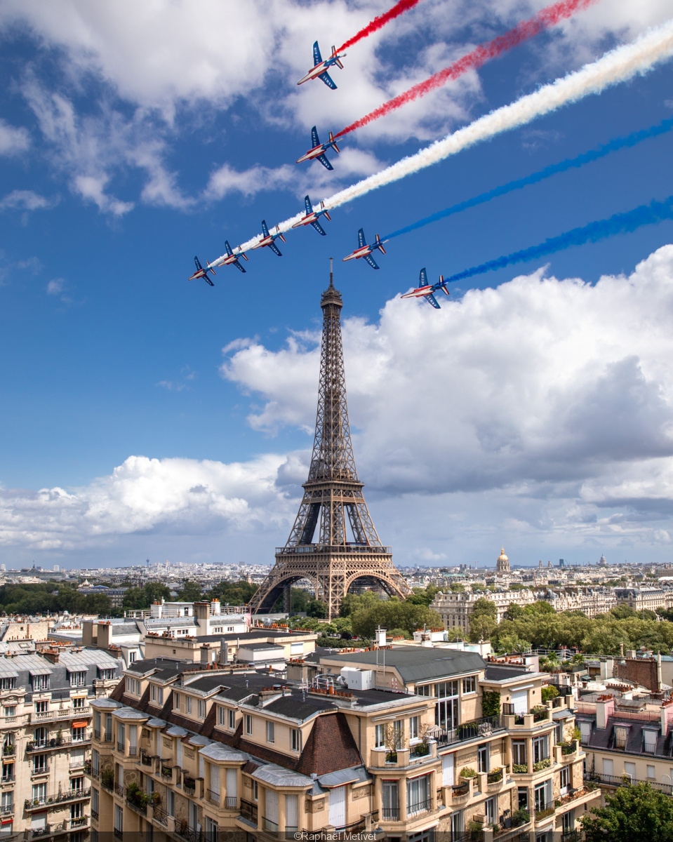 669340 Paris 2024 Pas De Drapeau Olympique Geant Sur La Tour Eiffel En Raison De Vents Trop Forts 