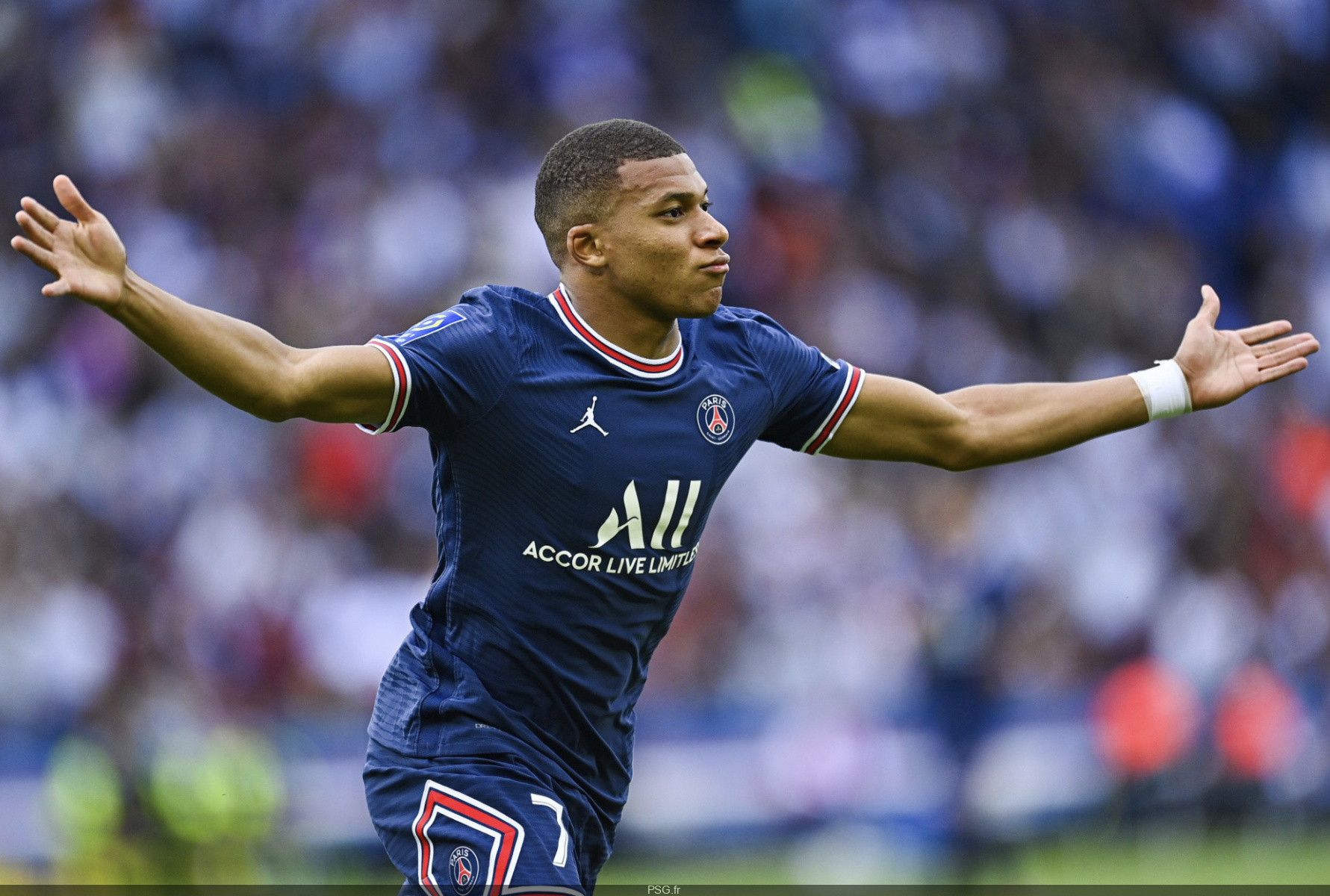 PHOTO Kylian Mbappé fête ses 23 ans : ses coéquipiers du PSG le