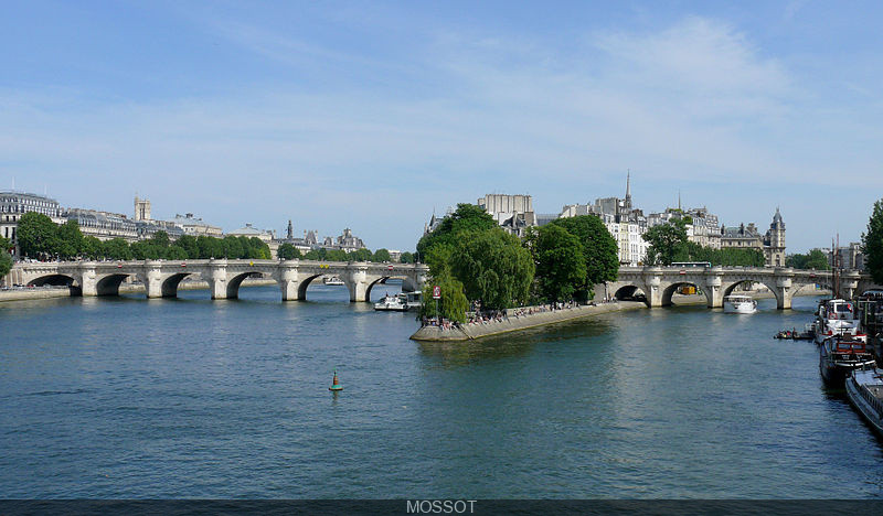 France, Paris, 1st arrondissement, the Pont Neuf on the Seine