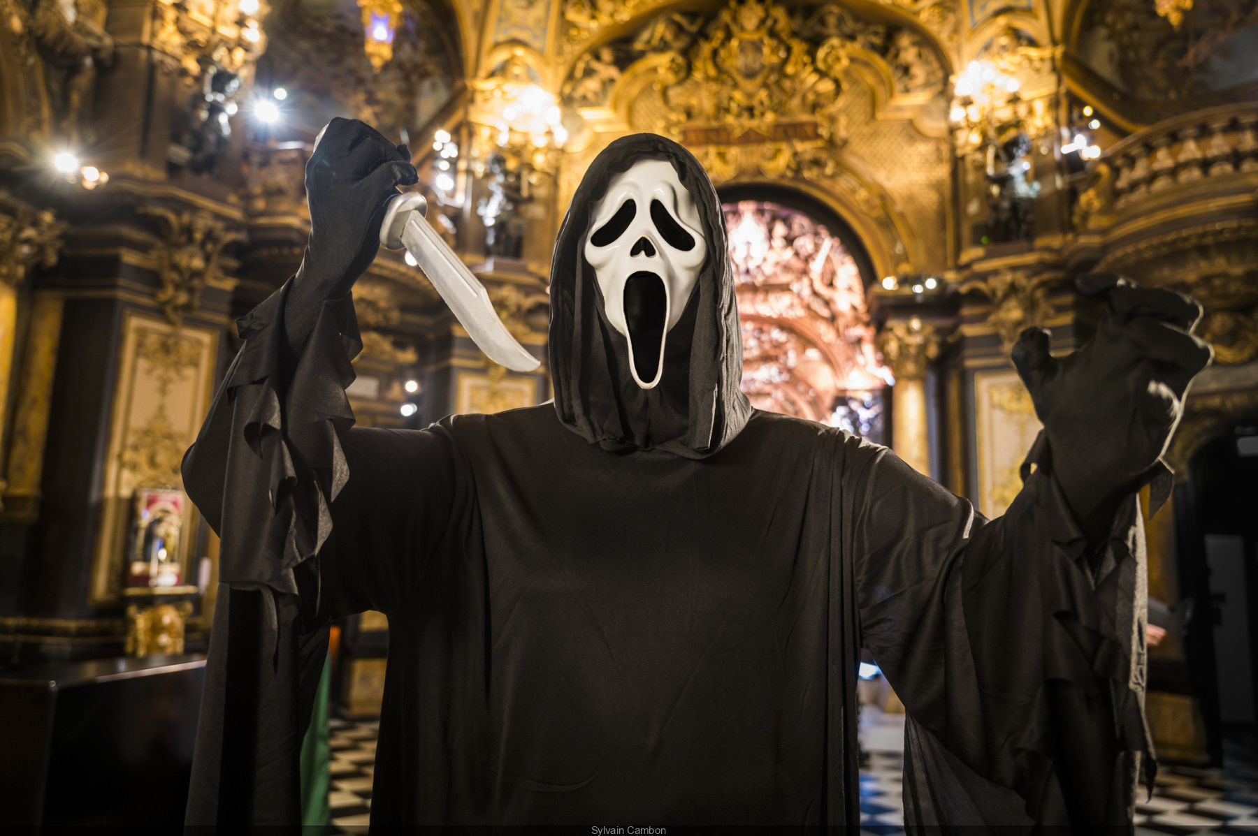 Ghostface, o assassino do Scream, convida-se a visitar o Museu Grévin 